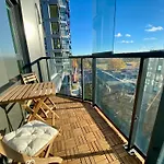 Vektor Premium With Rooftop Garden & Free Parking Apartmán