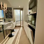 Vektor Premium With Rooftop Garden & Free Parking Apartmán