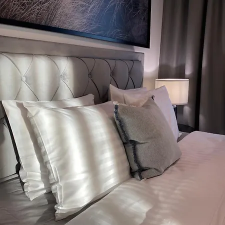 Apartment Vektor Premium With Rooftop Garden & Free Parking *