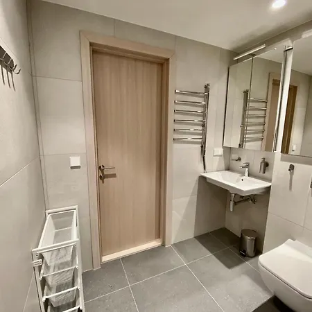 Vektor Premium With Rooftop Garden & Free Parking Apartment *