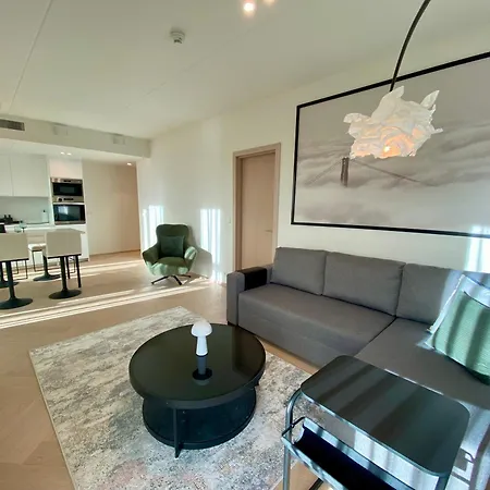 Vektor Premium With Rooftop Garden & Free Parking Apartment *