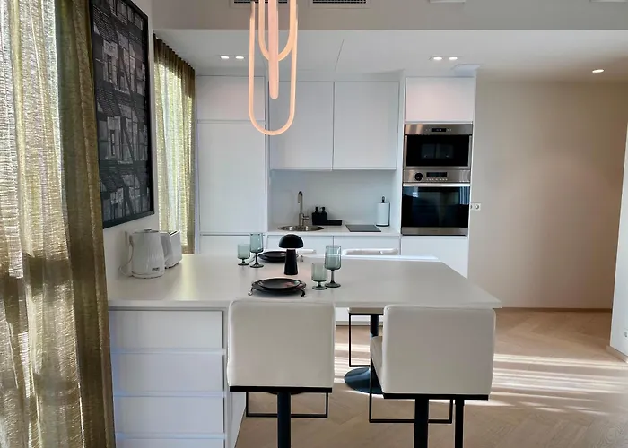 Vektor Premium With Rooftop Garden & Free Parking *