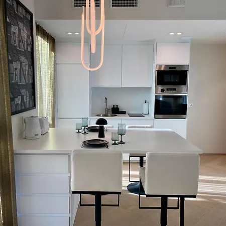 Vektor Premium With Rooftop Garden & Free Parking *